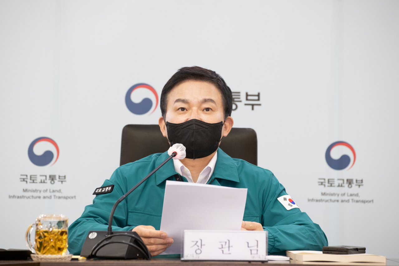 원희룡 국토교통부 장관이 지난 3일 세종시 국토교통부 국가교통정보센터에서 열린 '2022 재난대응 안전한국훈련 보고회'를 주재하고 있다. [연합]