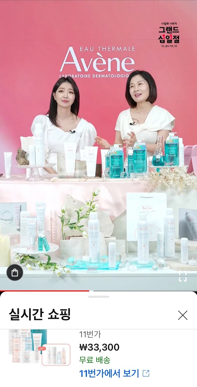 유튜브에서 진행하는 라이브 커머스에 판매상품 연동기능이 들어있다. 하단 아이콘, 배너를 통해 바로 상품 구매 화면으로 이동할 수 있다. [‘LIVE 11’ 유튜브 방송화면 캡처]