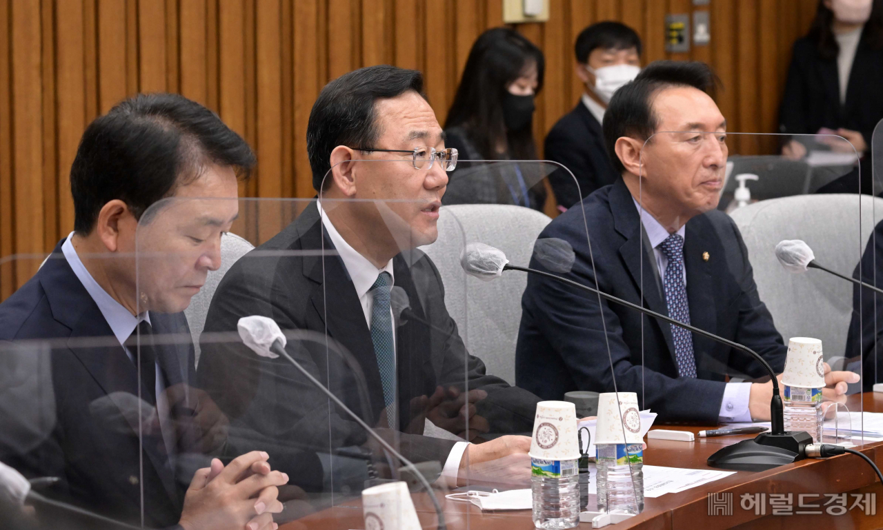 국민의힘 주호영 원내대표가 8일 오전 서울 여의도 국회에서 열린 원내대책회의에 참석해 발언을 하고 있다. 이상섭 기자