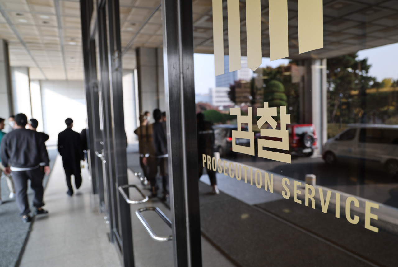8일 서울중앙지검 모습. 검찰은 '불법 대선자금 수수 혐의' 김용 민주연구원 부원장과 '서해 공무원 피격 사건 관련 정보 삭제 혐의' 서욱 전 국방부 장관을 기소할 예정이다. [연합]