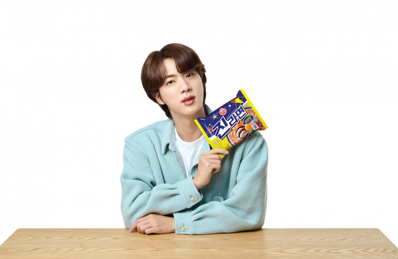 오뚜기가 방탄소년단(BTS) 멤버 ‘진’을 진라면의 광고 모델로 발탁하고 11월 11일 신규 TV CF를 온에어한다. [오뚜기 제공]