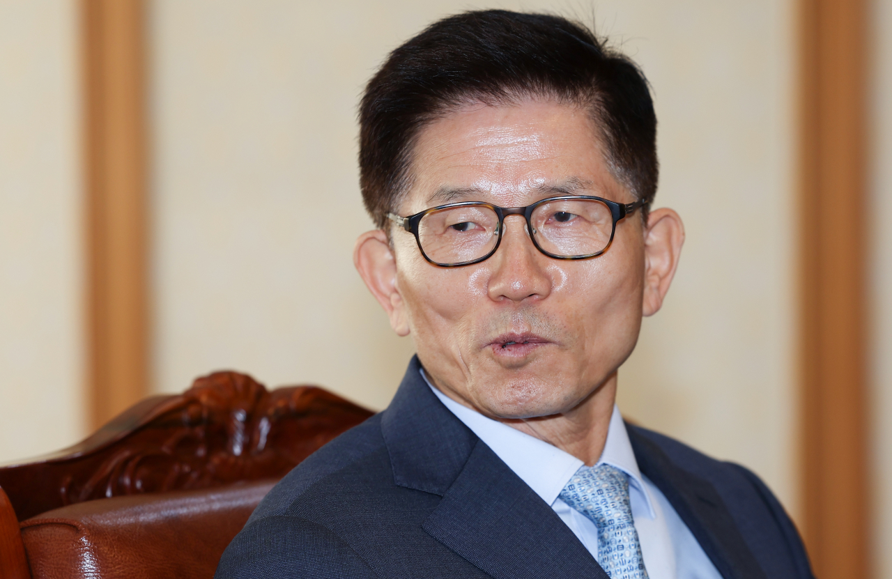 지난달 13일 오전 김문수 경제사회노동위원장이 서울 마포구 한국경영자총협회(경총)를 방문해 손경식 회장과 인사하고 있다. [연합]