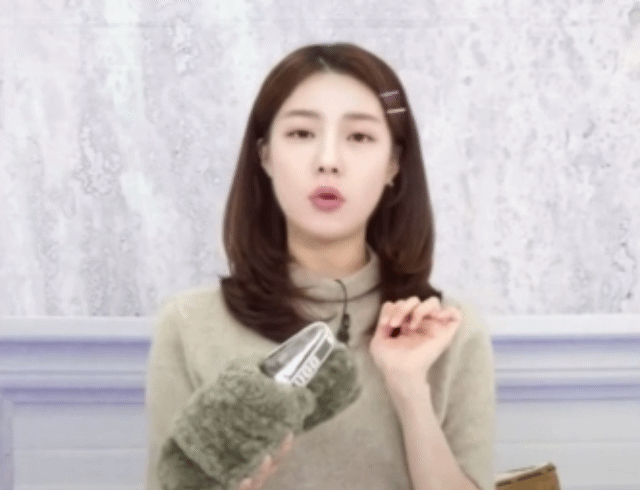 펄스나인과 신세계그룹이 함께 선보인 가상인간 와이티가 지난 3일 신세계라이브쇼핑에서 라이브커머스를 진행하고 있다. [펄스나인 제공]