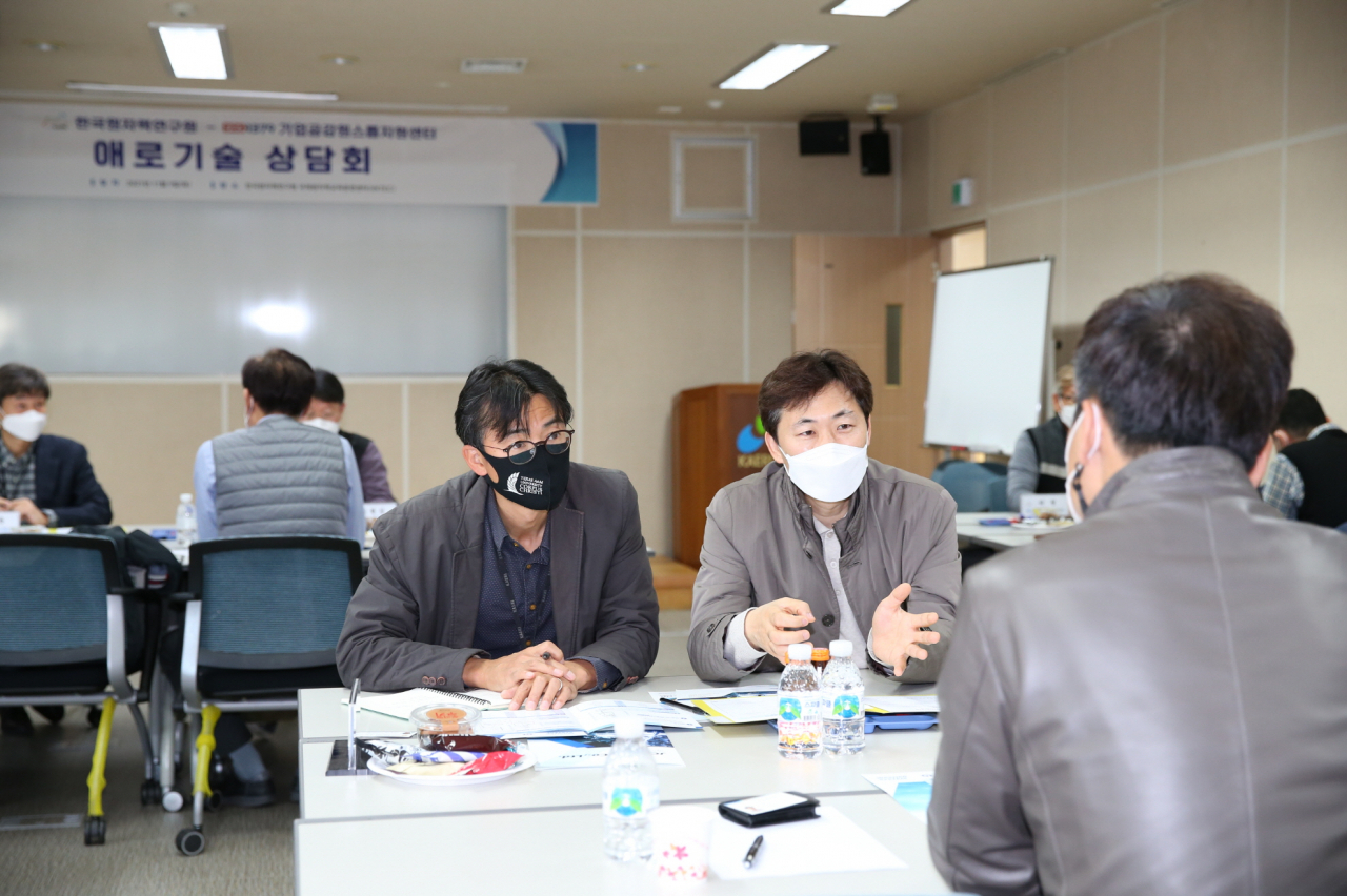 2021년 기술애로 상담회에서 한국원자력연구원 연구자가 기업 현장 애로사항에 대해 원포인트 레슨 방식으로 답변하고 있다.[한국원자력연구원 제공]