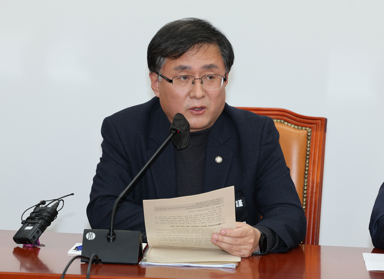 김성환 더불어민주당 정책위의장이 10일 국회에서 열린 정책조정회의에서 발언하고 있다. [연합]