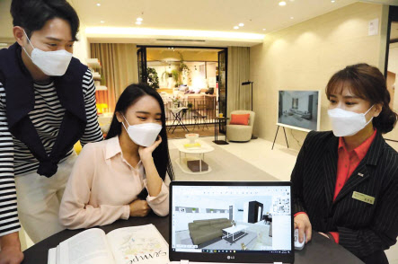 한샘이 3D 설계프로그램으로 상담의 질을 높이는 등 리모델링 분야에서 고객 경험을 혁신하는데 적극적인 투자를 하고 있다. [한샘 제공]