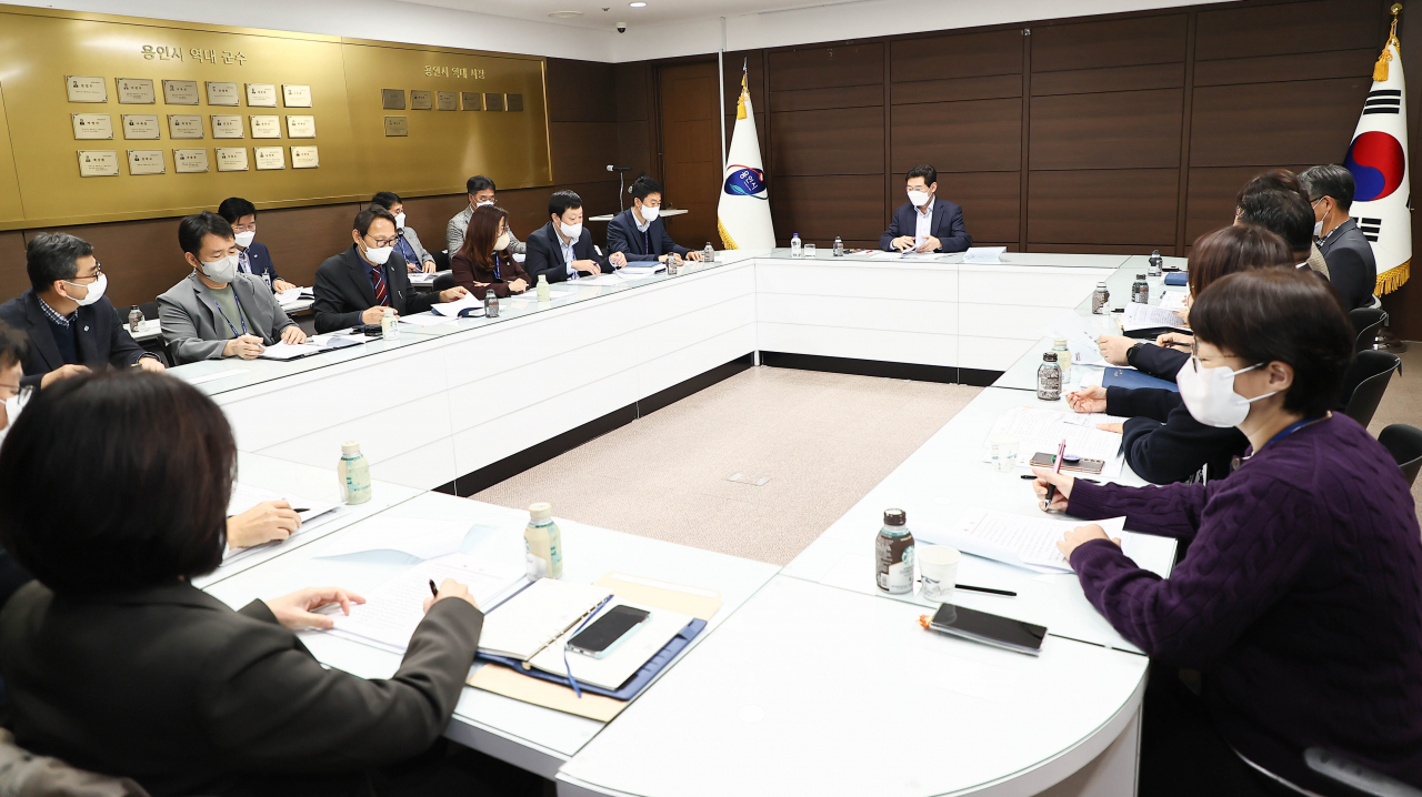 이상일 용인특례시장이 10일 기흥구 15개 동장들과 티타임을 하고 있다