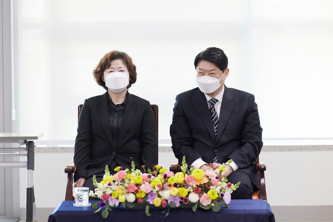 이한규 경기도행정2부지사 부부