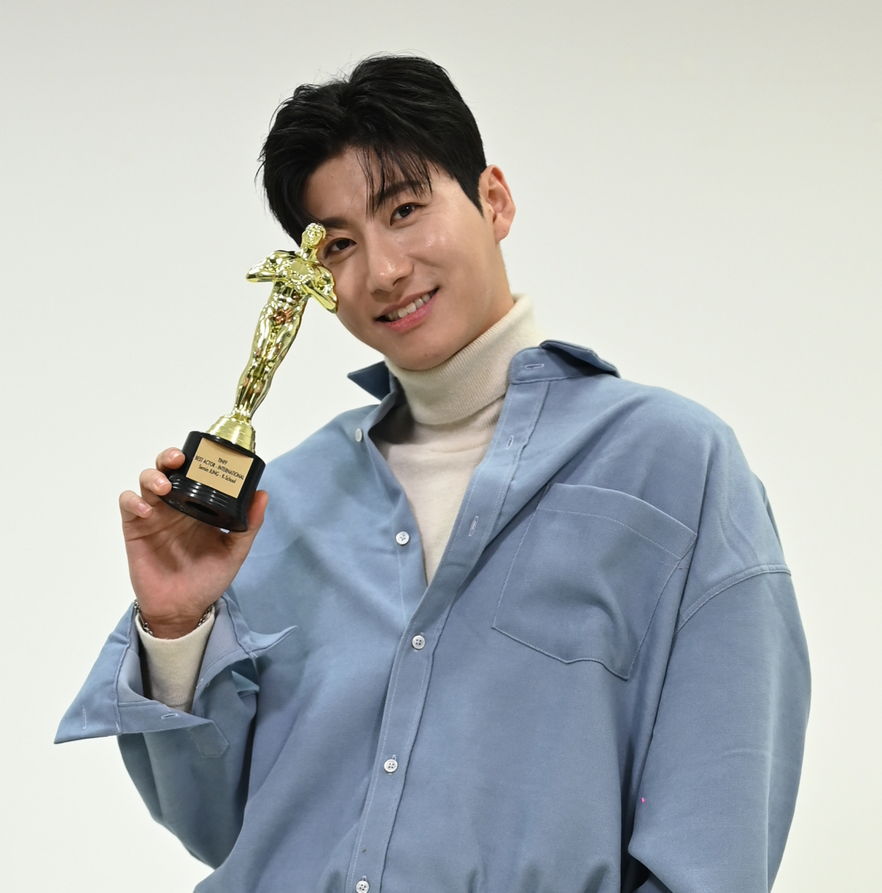 뮤지컬 영화 ‘K스쿨’을 통해 제6회 토론토 국제 놀리우드 영화제(TINFF2022) 시상식에서 ‘국제 남우주연상’을 수상한 멋진녀석들 백결. [강컨텐츠 제공]