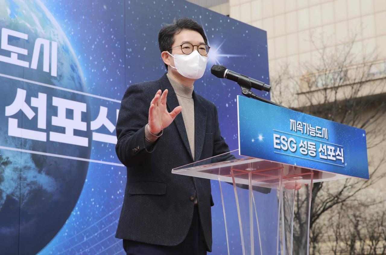 ESG 성동 선포식에서 개회사를 읽고 있는 정원오 성동구청장. [성동구 제공]
