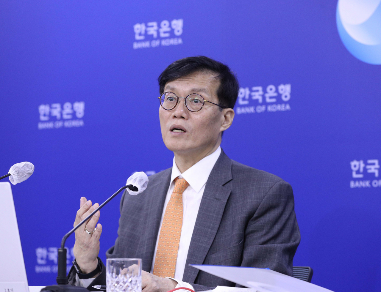 Bank of Korea Gov. Rhee Chang-yong speaks during a press conference at the central bank in Seoul on Oct. 12, 2022. The central bank's monetary policy board decided to raise the benchmark seven-day repo rate from 2.5 percent to 3 percent, delivering another big-step rate hike as it is striving to bring inflation under control despite worries that it could excessively slow down economic growth. (Yonhap)