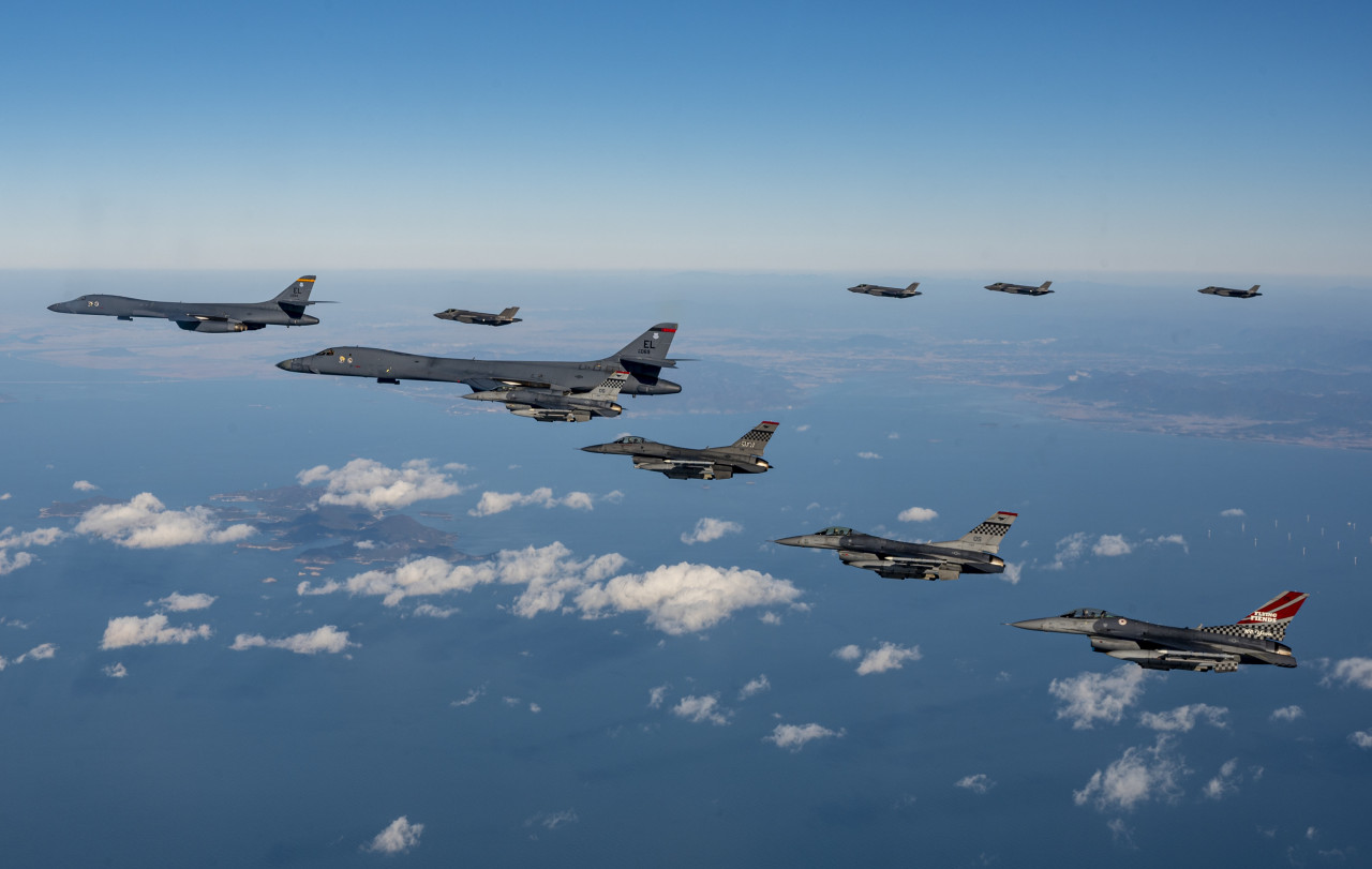 51st Fighter Wing’s F-16’s joined with Indo-Pacific Command B-1B bombers and Republic of Korea F-35A’s in a combined training flight over the Korean Peninsula as part of Vigilant Storm 23, Nov. 5, 2022. Vigilant Storm is a recurring, re-planned training exercise that demonstrates the bilateral nations‘ interoperability and showcases deterrent capabilities. (U.S. Air Force photo by Staff Sgt. Dwane R. Young)