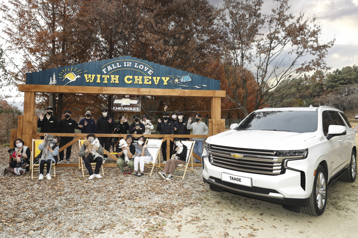 쉐보레(Chevrolet)는 아웃도어 활동에 최적화된 쉐보레의 트레일블레이저, 트래버스, 타호, 콜로라도와 함께 정통 아메리칸 감성의 오토캠핑을 즐길 수 있는 캠페인인 ‘폴 인 러브 위드 쉐비(Fall in love with chevy)'를 성공리에 마쳤다고 14일 밝혔다.[한국지엠 제공]