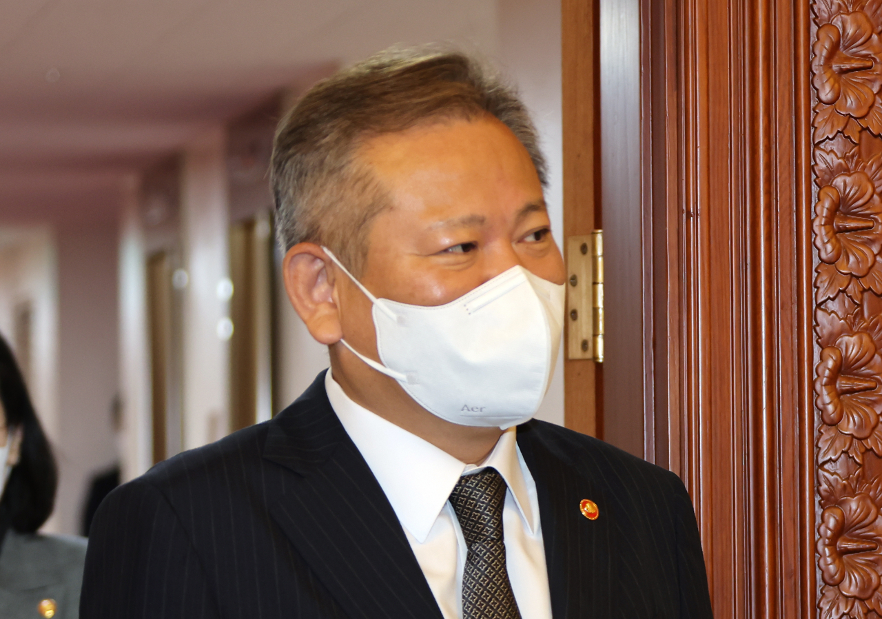 14일 이상민 행정안전부 장관이 정부서울청사에서 열린 국무회의에 참석하는 모습. [연합]