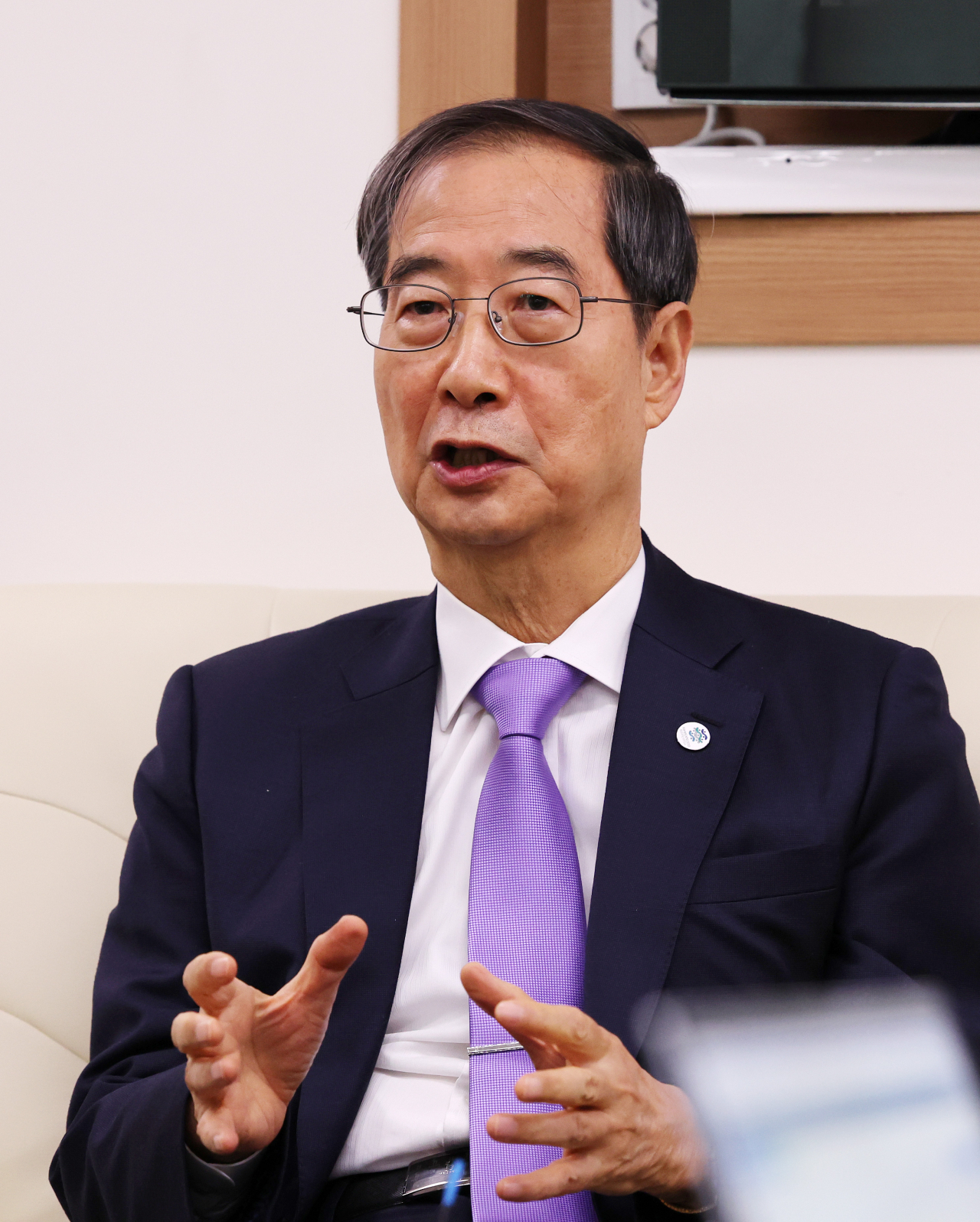 한덕수 국무총리가 15일 오전 정부세종청사에서 열린 출입기자단 간담회에 참석해 발언하고 있다. [연합]