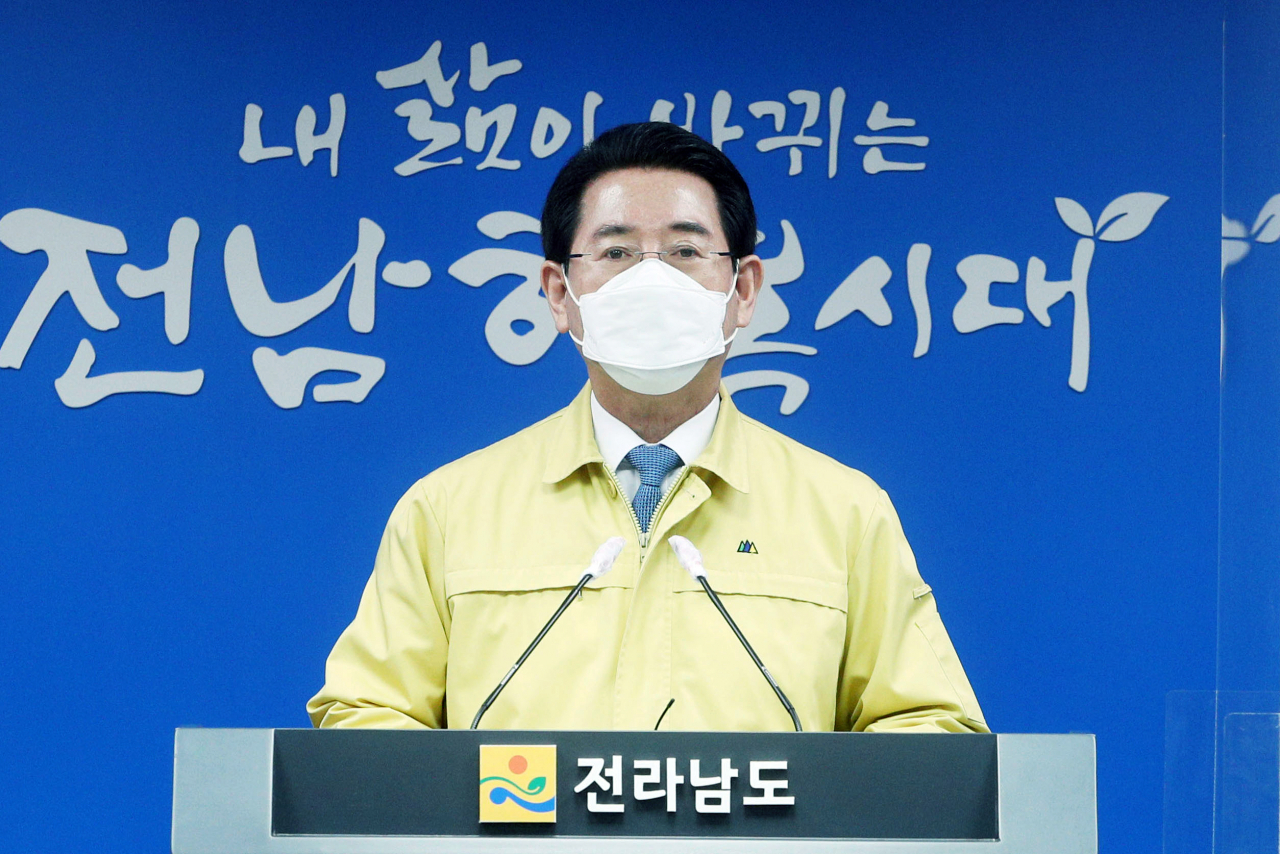 김영록지사가 담화문을 발표하고 있다