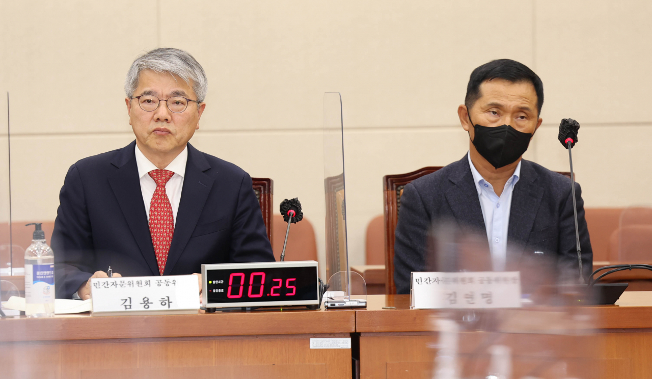 16일 국회에서 열린 연금개혁특위 2차 회의에서 김용하(왼쪽)·김연명 민간자문위원회 공동위원장이 자리에 앉아 있다. [연합]