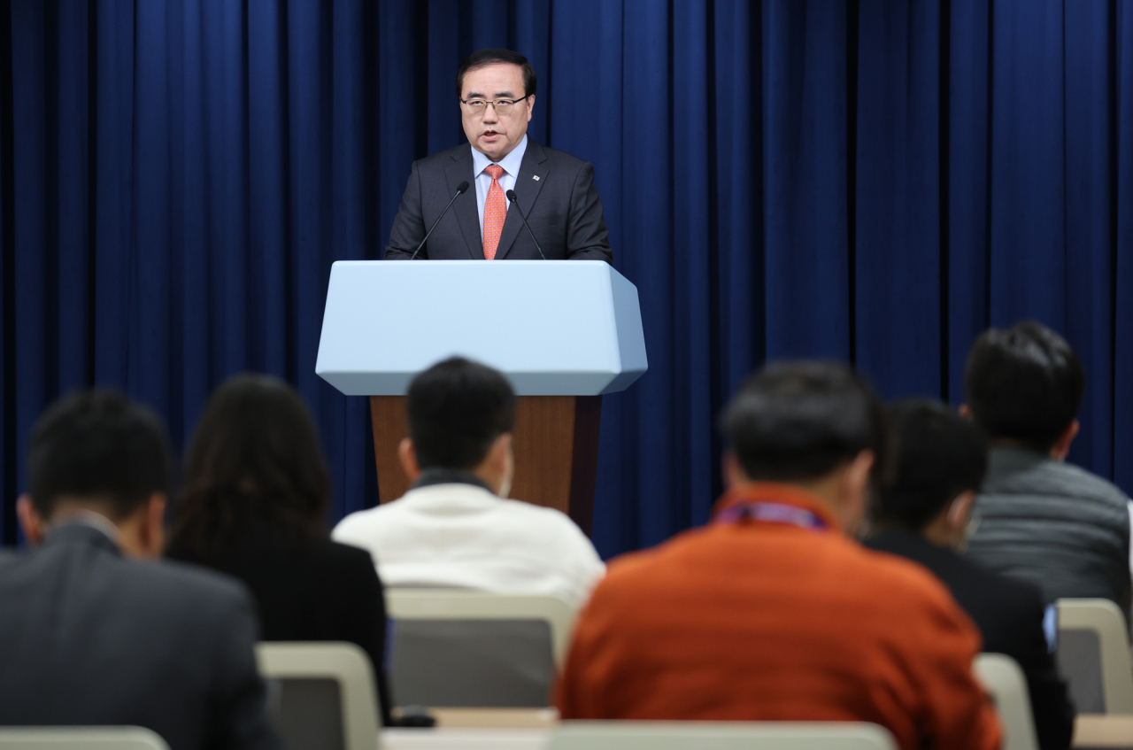 김성한 국가안보실장이 16일 오후 서울 용산 대통령실 청사에서 윤석열 대통령의 한 아세안 정상회의 및 주요 20개국(G20) 정상회의 참석 등 4박 6일간의 동남아 순방 성과를 발표하고 있다. [연합]