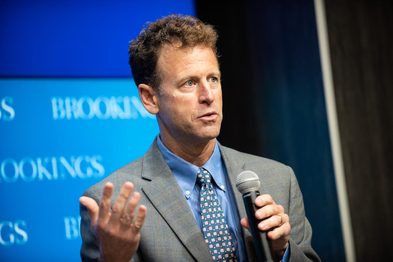 Michael O‘Hanlon, senior fellow at the Brookings Institution, poses a question to Air Force Gen. Paul J. Selva, vice chairman of the Joint Chiefs of Staff, during a moderated discussion at the Brookings Institution in Washington, D.C., June 28, 2019. (DoD Photo by U.S. Army Sgt. James K. McCann)