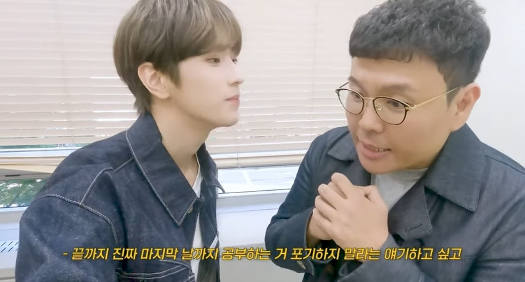 CIX 소속 용희와 정승제 강사가 만나 대화하고 있다. [CIX 공식 유튜브 채널 'CIX Official' 캡처]