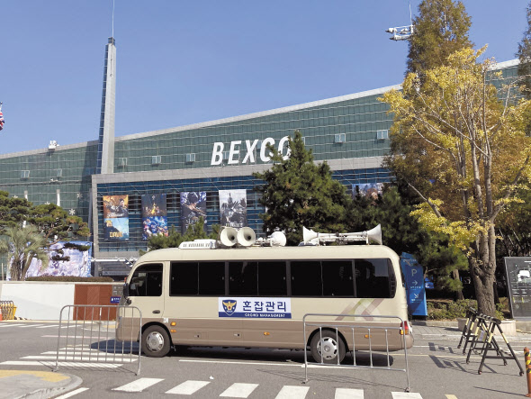 국내 최대 게임 전시회 ‘지스타(G-STAR) 2022’가 17일 부산 벡스코에서 막을 올렸다. [연합]