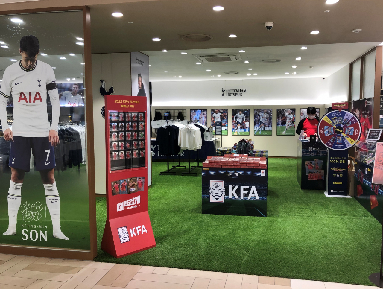 롯데백화점 강남점 토트넘홋스퍼 팝업스토어 매장 사진. [롯데백화점 제공]