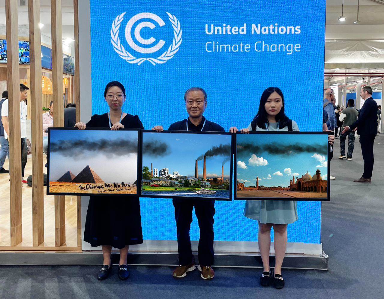 At the 21st Conference of the Parties (COP21) held in Paris in 2015, activists hold up a selection of photos to illustrate the message "There is no border in the sky." (Green Foundation and Jeski Social Campaign)