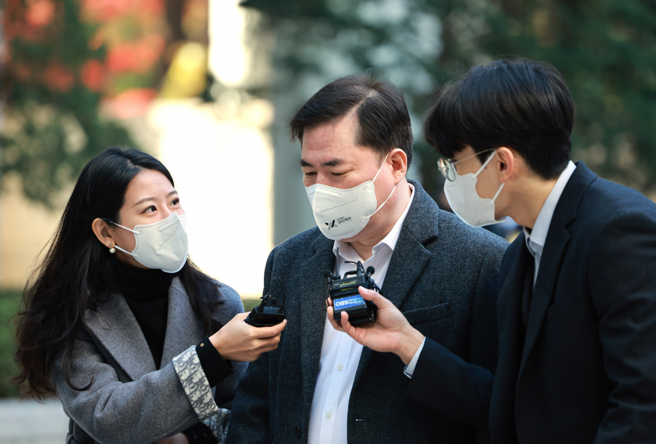 유동규 전 성남도시개발공사 본부장이 18일 서울 서초구 서울중앙지방법원에서 열린 대장동 개발 사업 로비·특혜 의혹 관련 1심 속행 공판에 출석하고 있다. [연합]