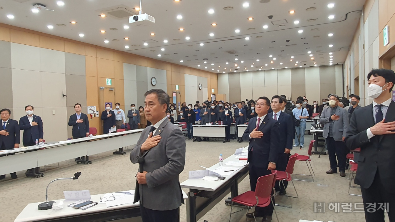 국민의힘·더불어민주당 등 여야 의원이 공동 주최한 '초당적 정치개혁 연속 토론회'가 18일 광주 김대중컨벤션센터에서 열렸다. 서인주 기자