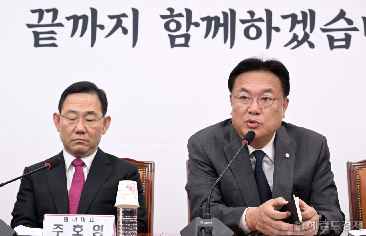 국민의힘 정진석 비상대책위원장이 21일 오전 서울 여의도 국회에서 열린 비상대책위원회의에 참석해 모두발언하고 있다. 이상섭 기자