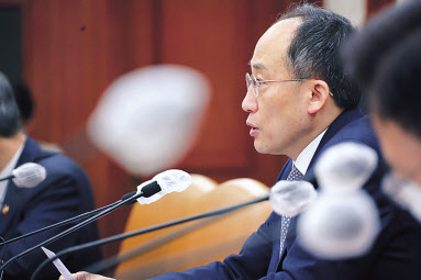 지난 18일 정부서울청사에서 열린 비상경제장관회의를 주재하고 있는 추경호 부총리. [연합]