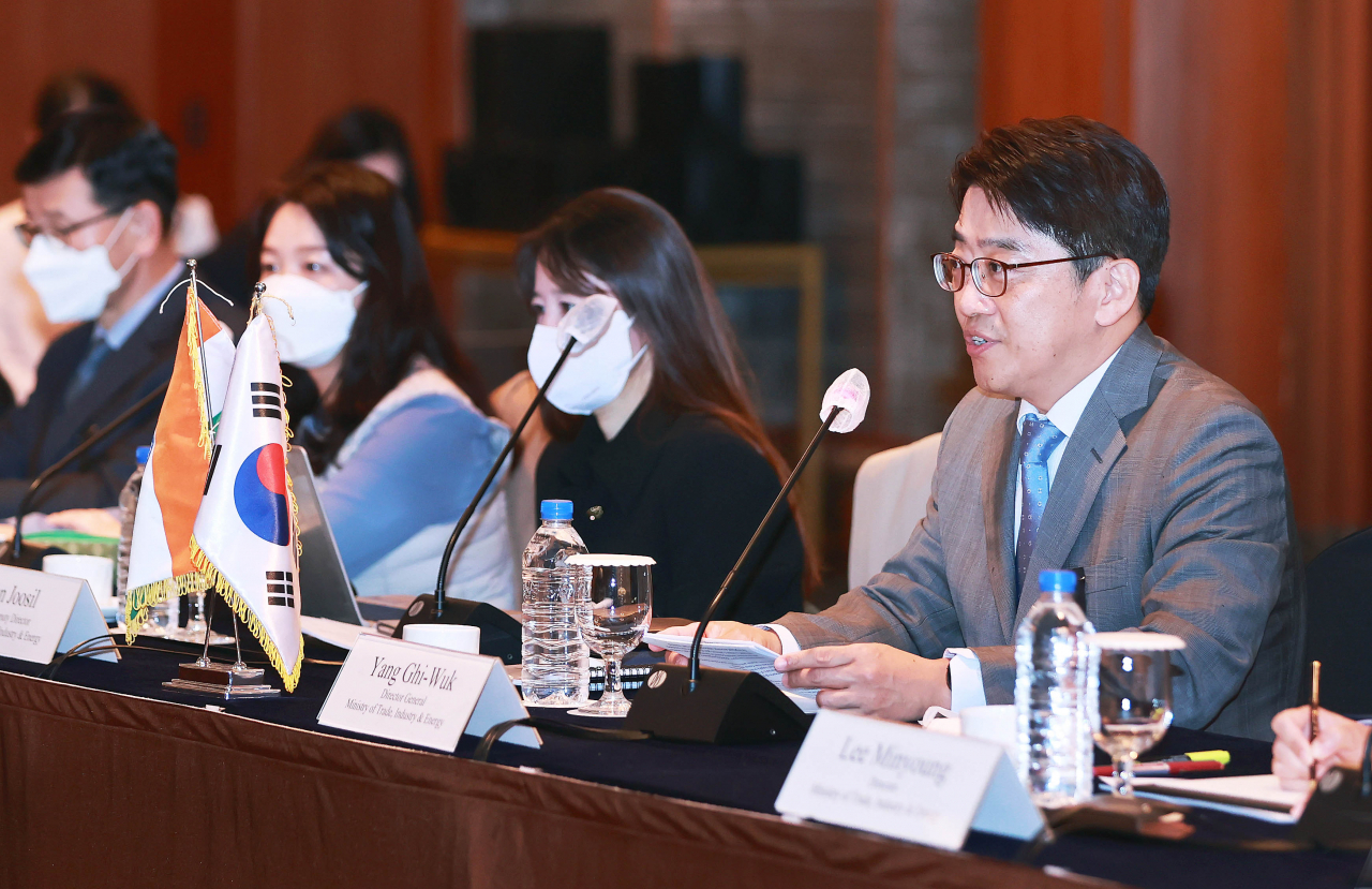 양기욱(오른쪽 첫번째) 산업통상자원부 자유무역협정정책관[연합]