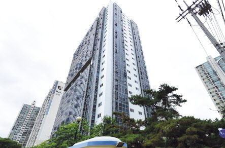 서울 광진구 광장동 상록타워아파트의 전경.