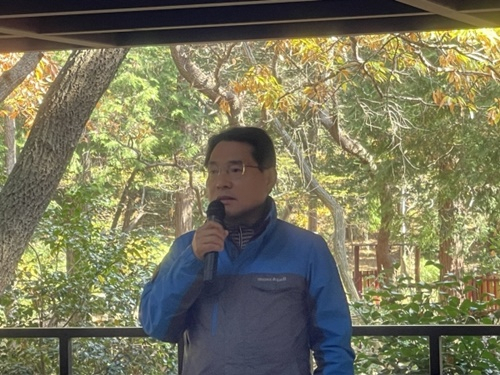 권오봉 전 여수시장이 여수미래포럼 발족식에서 인사말을 하고 있다. [미래포럼 제공]
