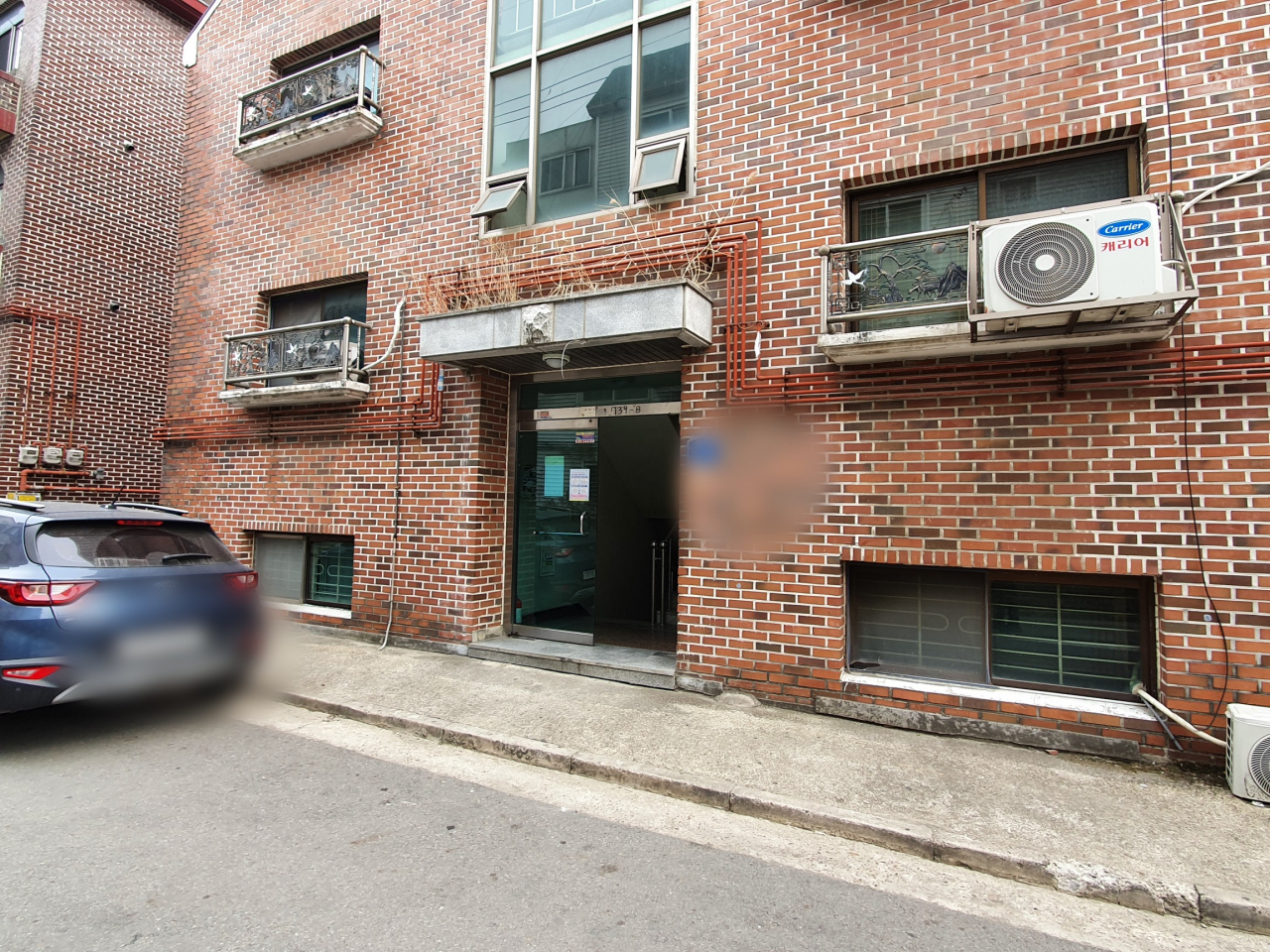 경기도 안산시 단원구의 조두순 집 앞. 지난해 12월과 달리 경기남부경찰청 기동대원들이 집 앞을 지키고 있지는 않다. 기동대원들은 집 인근을 순찰하고 있었다. 김지헌 기자/raw@heraldcorp.com