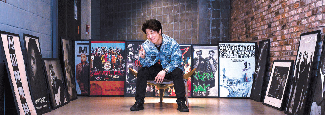 ‘인디신의 핵인싸’ 크라잉넛 한경록의 생일잔치는 ‘홍대의 3대 명절’인 경록절로 불린다. 친구가 좋고, 음악이 좋아 시작된 생일잔치는 팬데믹 시대를 지나오며 설 자리를 잃은 음악인들의 무대가 돼줬다. 18시간에 걸쳐 108팀이 출연한 2022년 경록절 온라인 공연은 역대 길이 남을 음악 페스티벌로 꼽힌다. 임세준 기자
