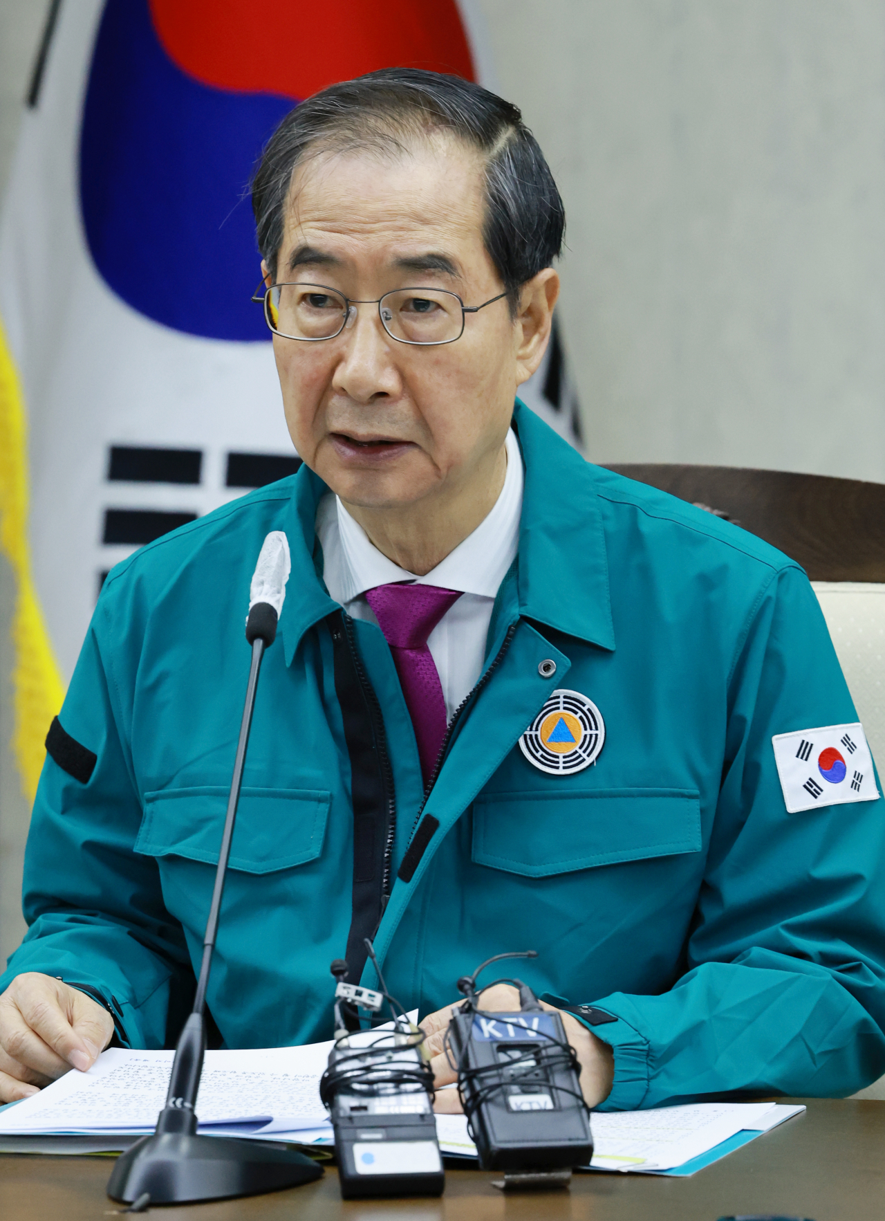 한덕수 국무총리가 23일 정부세종청사에서 이태원 사고 및 코로나19 중대본 회의를 주재하고 있다. [연합]