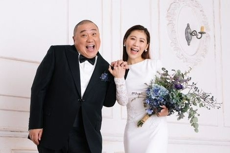 개그맨 야마모토 케이치(54)와 일본 인기 걸그룹 AKB48 출신 니시노 미키(23)의 웨딩 화보.[니시노 미키 인스타그램]
