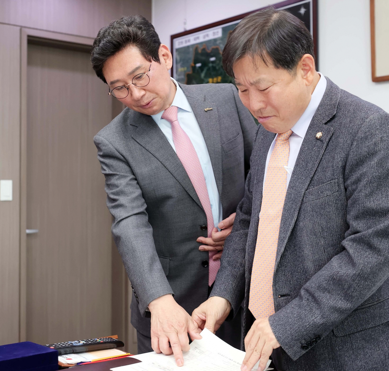 이상일 용인특례시장, 국회 예결위 여당 간사 이철규 국회의원 만나 국비 추가반영 요청.[용인시 제공]