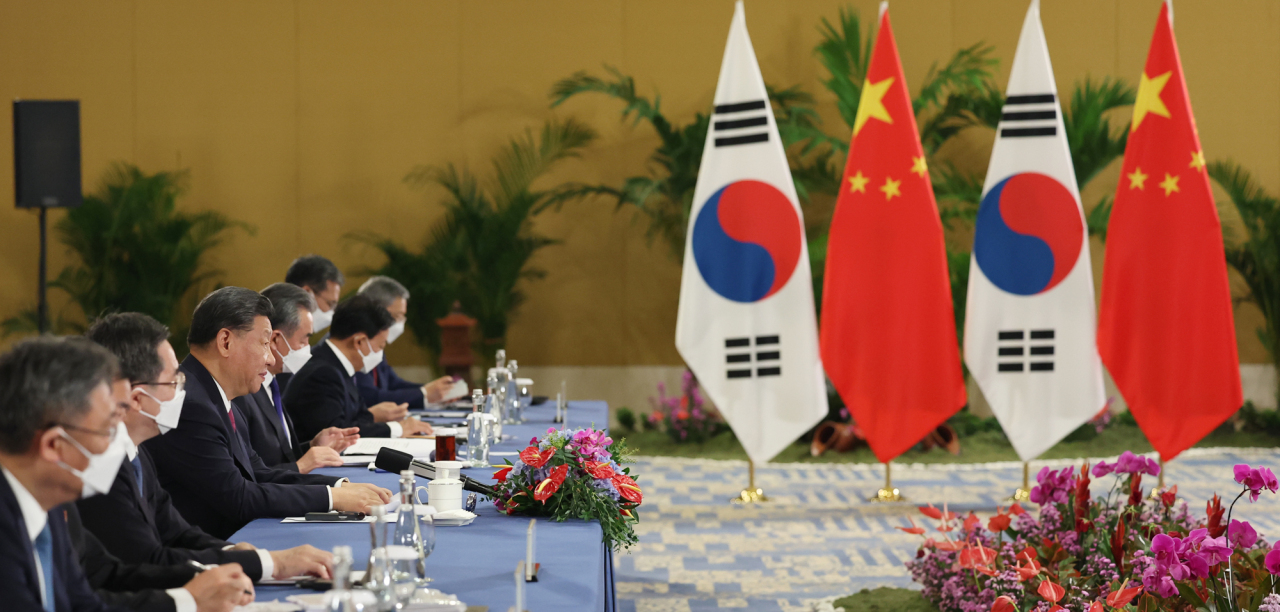 Chinese President Xi Jinping (3rd from L) speaks during talks with his South Korean counterpart, Yoon Suk-yeol, at a hotel in Bali, Indonesia, on Nov. 15, 2022, on the sidelines of a Group of 20 summit. (Yonhap)