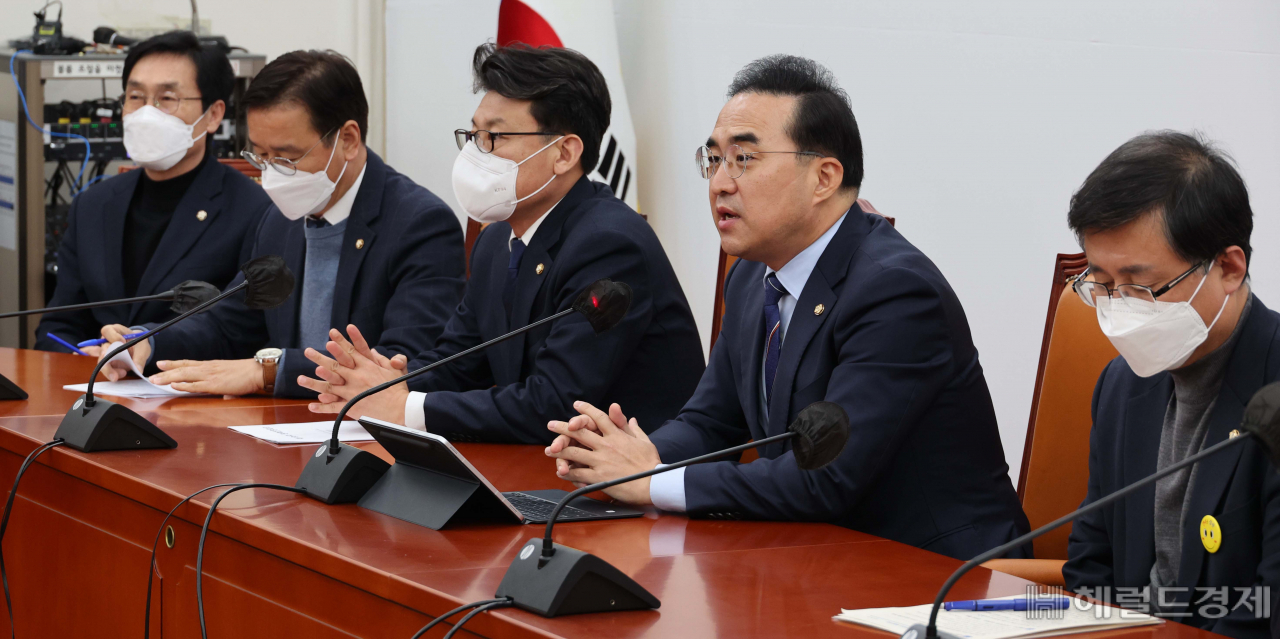 박홍근 더불어민주당 원내대표가 24일 서울 여의도 국회에서 열린 정책조정회의에 참석해 발언하고 있다. 이상섭 기자
