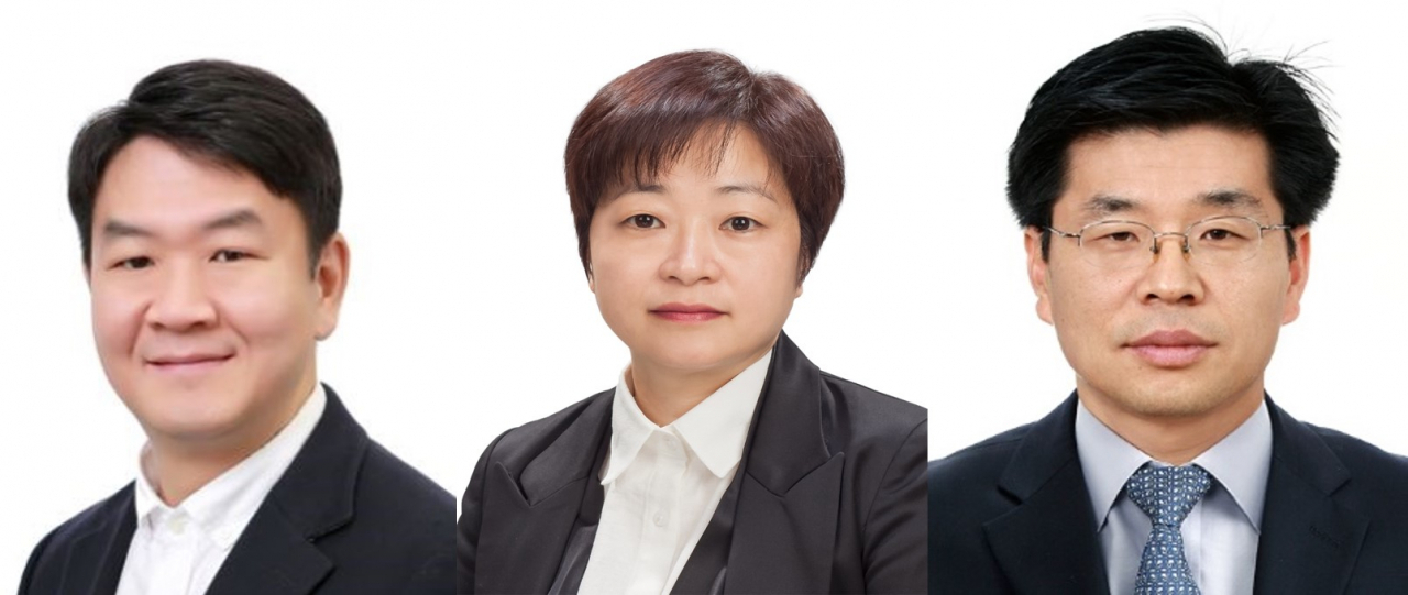 (왼쪽부터) 김광진 신임 LG디스플레이 대형 영업/마케팅 그룹장 전무, 박진남 신임 LG디스플레이 구매그룹장 전무, 임승민 신임 LG디스플레이 경영관리 그룹장 전무[LG디스플레이 제공]