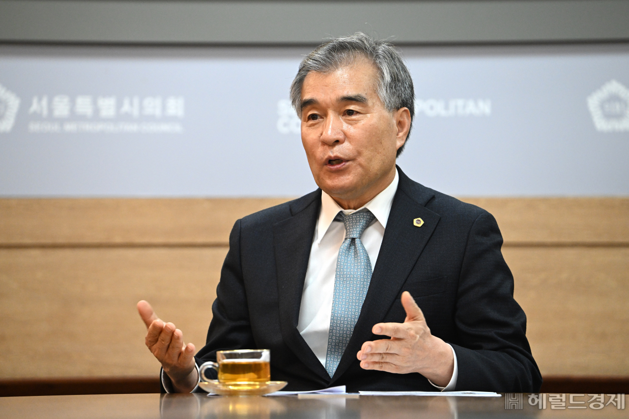 김현기 서울시의회 의장이 25일 서울 중구 서울시의회 의장실에서 헤럴드경제와 인터뷰를 하고 있다. 임세준 기자