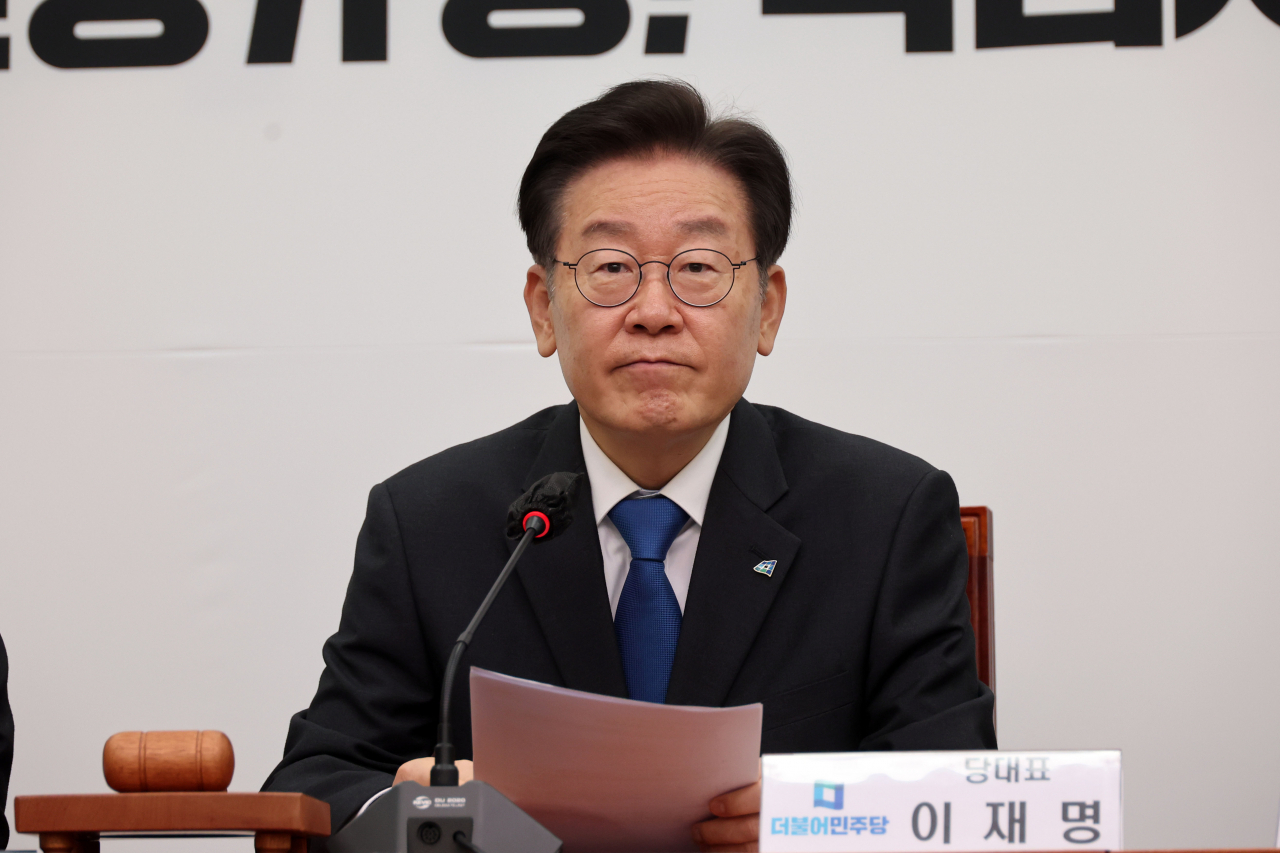 이재명 더불어민주당 대표가 25일 서울 여의도 국회에서 열린 최고위원회의에서 발언하고 있다. 이상섭 기자