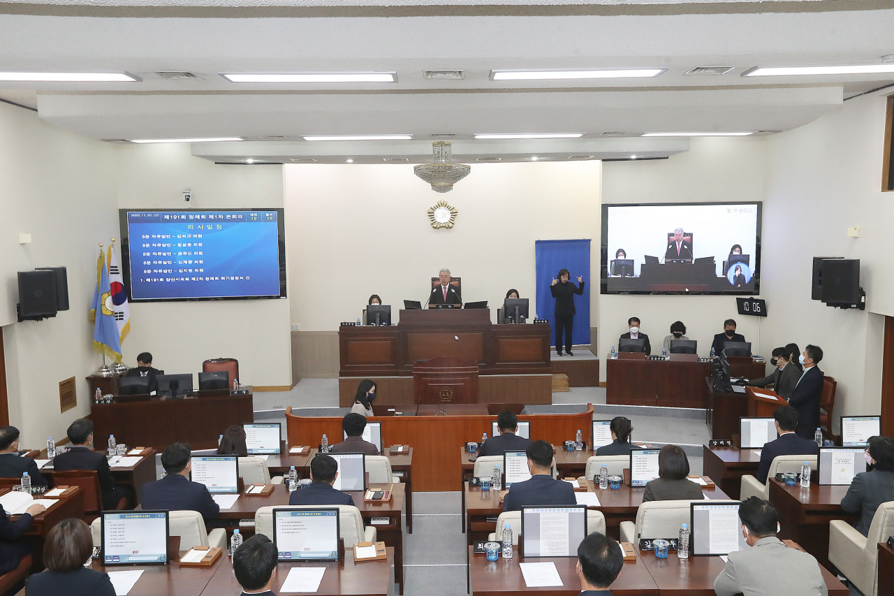 양산시의회 본회의장에서 25일 제191회 2차 정례회가 진행되고 있다. [사진=양산시의회]