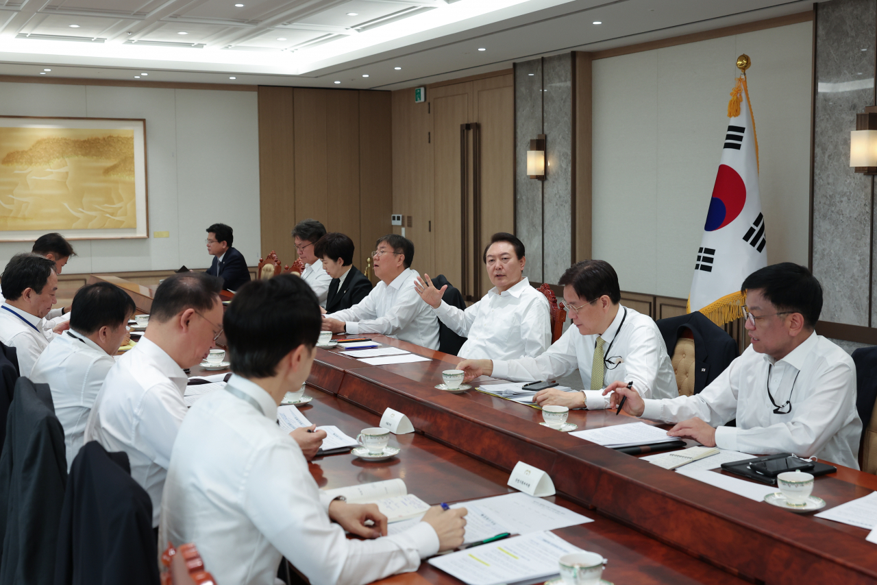 윤석열 대통령이 28일 오전 서울 용산 대통령실 청사에서 수석비서관회의를 주재하고 있다. [연합]