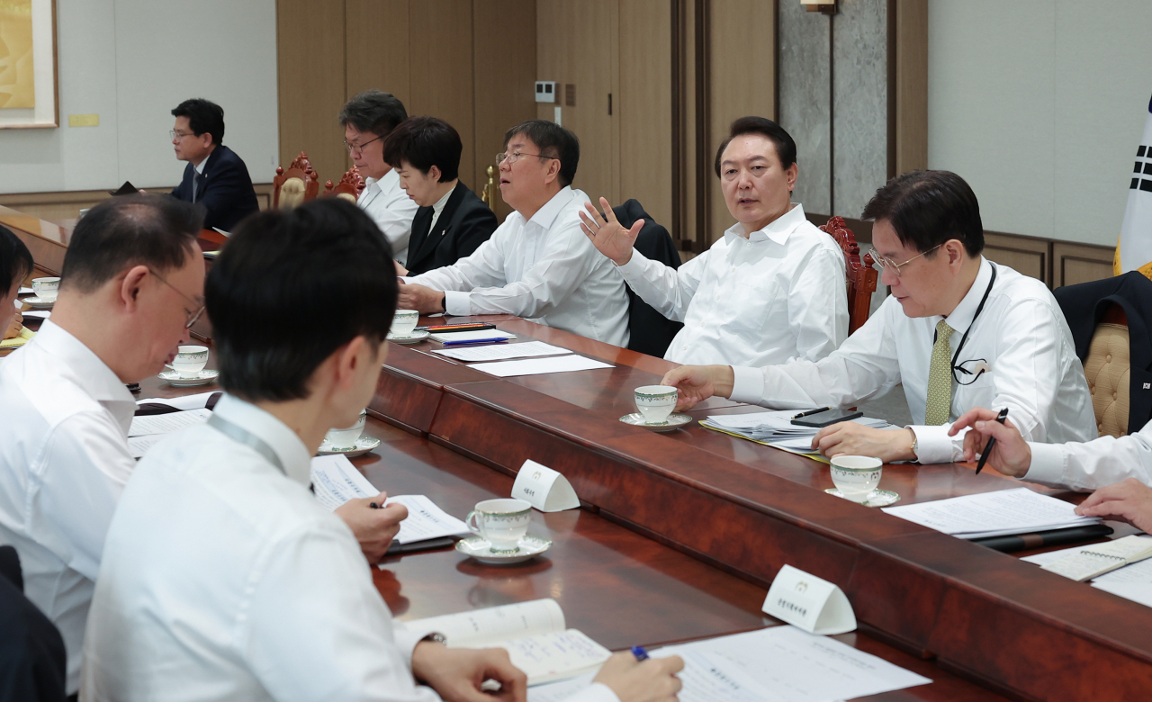 윤석열 대통령이 28일 오전 서울 용산 대통령실 청사에서 수석비서관회의를 주재하고 있다. [연합]
