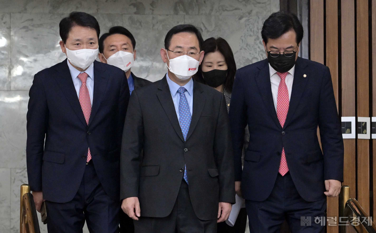국민의힘 주호영 원내대표가 29일 서울 여의도 국회에서 열린 원내대책회의에 참석하고 있다. 이상섭 기자