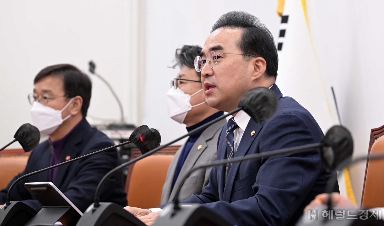 더불어민주당 박홍근 원내대표가 29일 오전 서울 여의도 국회에서 열린 원내대책회의에서 모두발언을 하고 있다. 이상섭 기자