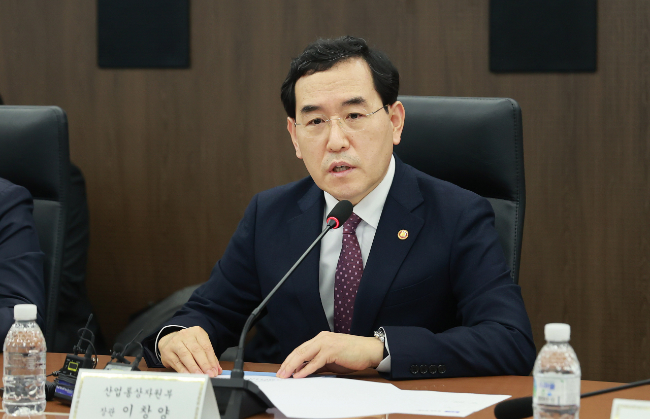 이창양 산업통상자원부 장관이 29일 서울 중구 대한상공회의소 대회의실에서 열린 '인플레이션감축법(IRA) 대응 민관합동 간담회'를 주재하고 있다. [산업통상자원부 제공]